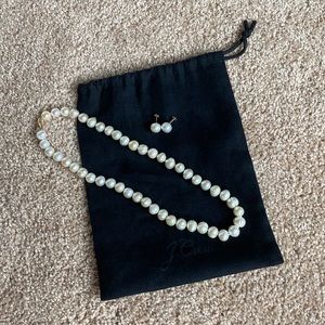 Pearl necklace with matching earrings